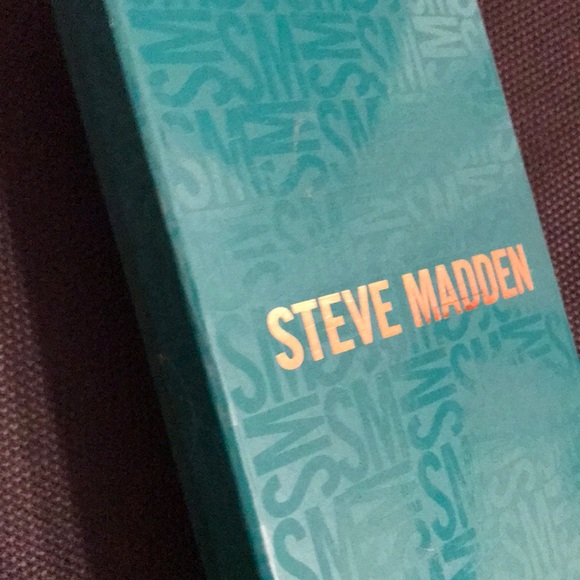 Steve Madden: Earrings & Trinket Tray - Picture 6 of 7